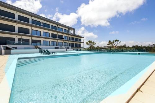 Wave Throne Nazare Heights Pool and Terrace