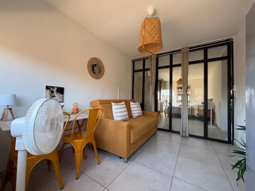 a living room with a couch and a table at L'appartement du bonheur - Au Cœur des Volcans d'Auvergne sur la Route du Sud in Issoire