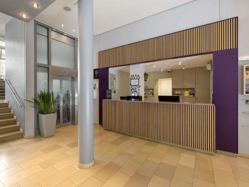 a lobby with a counter in a building at Mercure Hotel Aachen Am Dom in Aachen