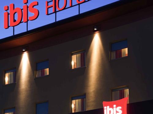 a building with a sign that reads bus hotel at Ibis Como in Grandate