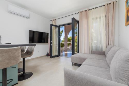 Apartments by the sea Balica Rat, Omis - 1065