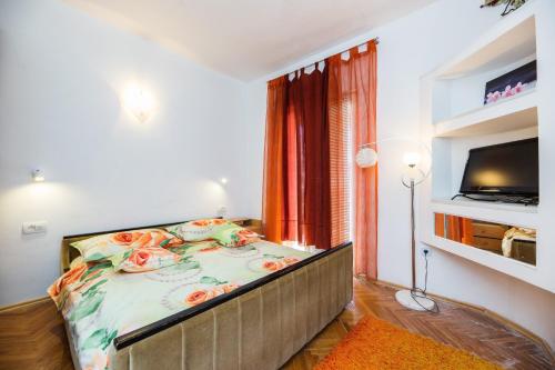 Apartments with parking space Kastel Stafilic, Kastela - 27426