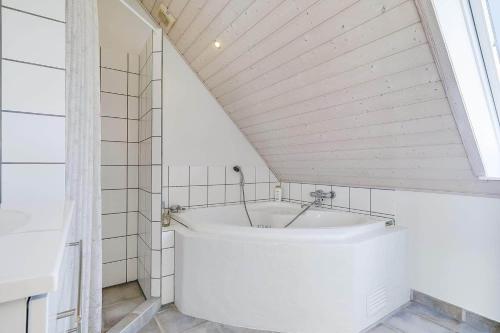 a white bath tub in a bathroom with a window at 40128-Juelsminde-Strandengen-41 in Juelsminde