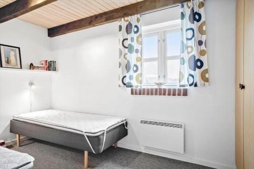 a bedroom with a bed and a window at 40154-Juelsminde-Nattergalevej-10 in Juelsminde