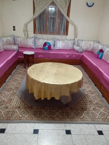 a living room with a pink couch and a table at sweet Atlas hollydays in Azrou