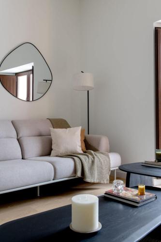 Stylish Calm Retreat - Pool - Feria Alameda Area