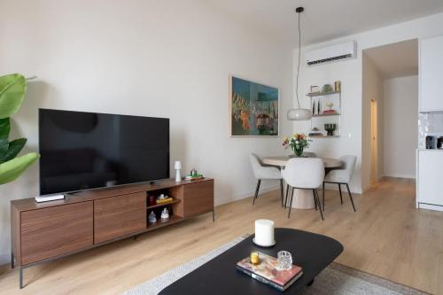 Stylish Calm Retreat - Pool - Feria Alameda Area