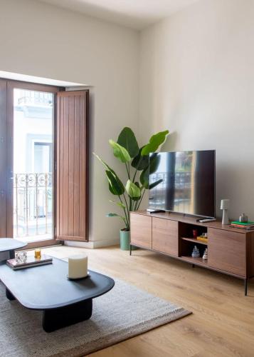Stylish Calm Retreat - Pool - Feria Alameda Area