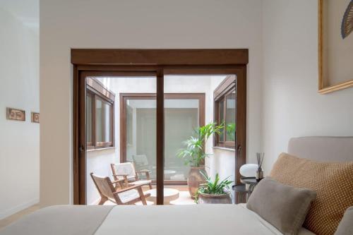 Stylish Calm Retreat - Pool - Feria Alameda Area