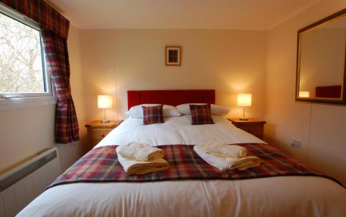Cama ou camas em um quarto em Glen Affric Holiday Park