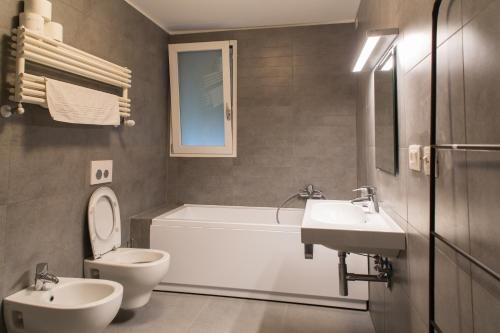 Et badeværelse på Industia Loft Apartment