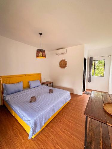 a bedroom with a large bed in a room at The Up Koh Rong in Kaôh Rŭng (3)