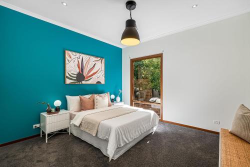 a bedroom with a blue wall and a bed at Guest room in Stirling in Stirling