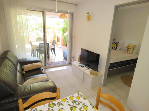 T2 cabine climatisé avec jardin, parking inclus