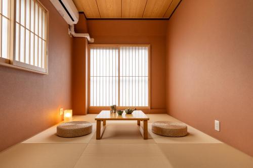 3 Bedrooms House for 6, Limousine bus to Haneda Airport, Direct bus to Disney, 2-minute walk to the station, 2 toilets, Netflix