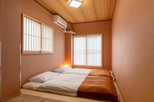 3 Bedrooms House for 6, Limousine bus to Haneda Airport, Direct bus to Disney, 2-minute walk to the station, 2 toilets, Netflix