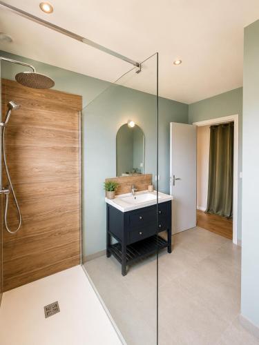 a bathroom with a sink and a mirror at Refuge nature de Aumontzey in Granges-Aumontzey