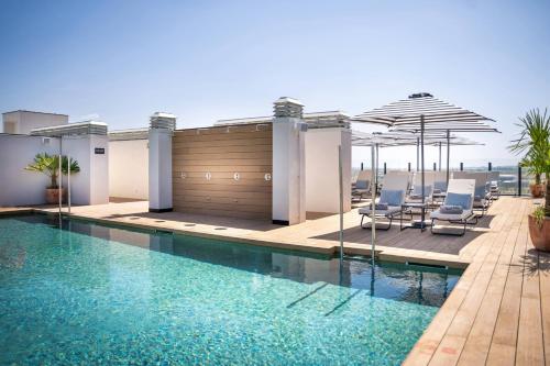 INNSiDE by Meliá Madrid Valdebebas — Swimming pool