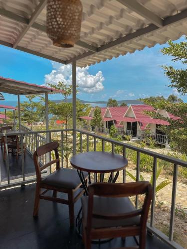 a view from the balcony of a resort with tables and chairs at Sunrise Bungalows in Kaôh Rŭng (3)