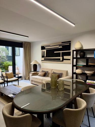a living room with a table and a couch at Casa Amayuma - Málaga Centro Histórico in Málaga