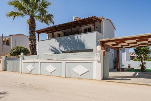 Elysium Villa, Refined Stay Close To Sandy Shore