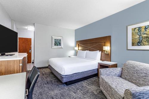 a hotel room with a bed and a couch at DoubleTree by Hilton Milwaukee Downtown in Milwaukee