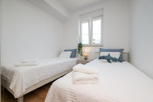 Modern 2-Bedroom Apartment Near Old Town with Free Parking