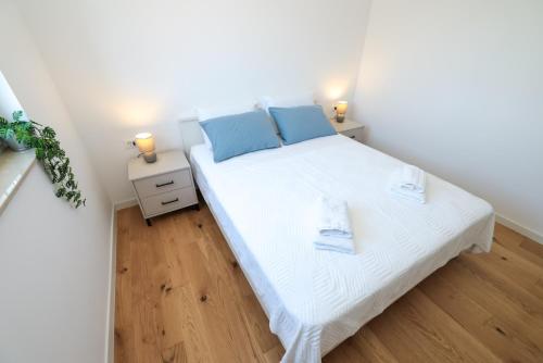 Modern 2-Bedroom Apartment Near Old Town with Free Parking
