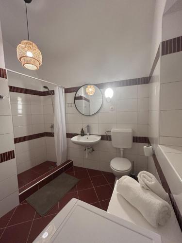 Old town nest apartment steps from Kalelarga