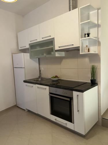 Old town nest apartment steps from Kalelarga