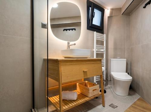 Martiou Urban Metro Loft w Private Entrance 2 min to Metro