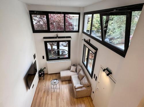 Martiou Urban Metro Loft w Private Entrance 2 min to Metro