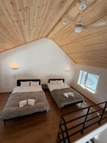 Hakuba Hutch A&B