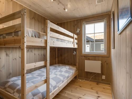 a bedroom with two bunk beds in a tiny house at Ski cabin in Hafjell in Øyer