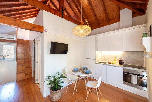 BmyGuest - Almada Loft Apartment