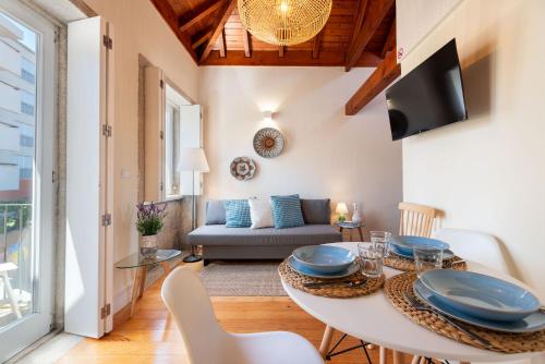 BmyGuest - Almada Loft Apartment