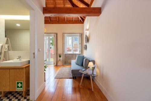 BmyGuest - Almada Loft Apartment