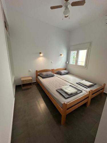 a bedroom with a large bed with a window at Sunset Apartment A-3 in Perea