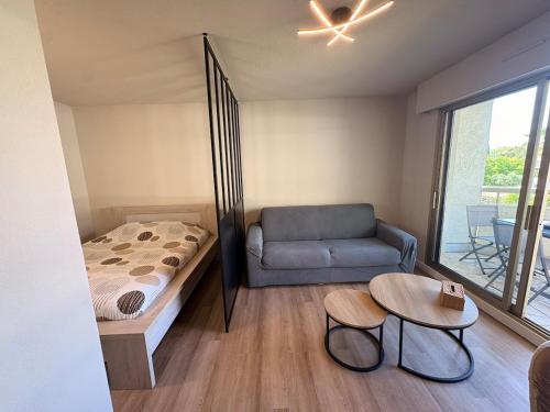 Studio moderne piscine terrasse parking 4pers