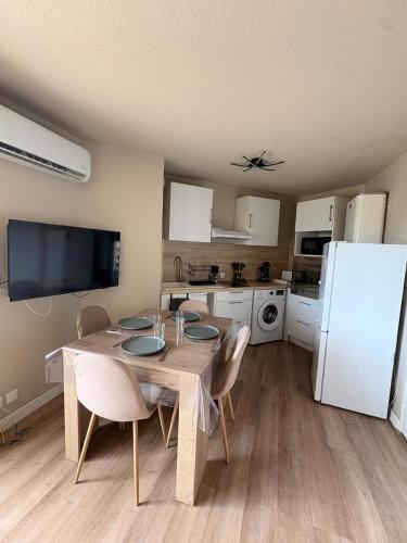 Studio moderne piscine terrasse parking 4pers