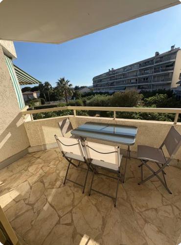 Studio moderne piscine terrasse parking 4pers