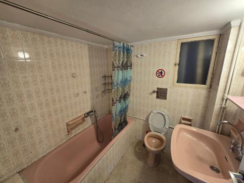 GRI LAMBRAKI - Room 1 - SHARED APARTMENT - Beautiful Views in The Center Of Piraeus