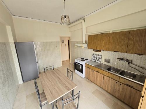 GRI LAMBRAKI - Room 1 - SHARED APARTMENT - Beautiful Views in The Center Of Piraeus