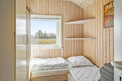 a small room with a bed and a window at 1319-Thisted-Store-Knuds-Vej-9 in Thisted