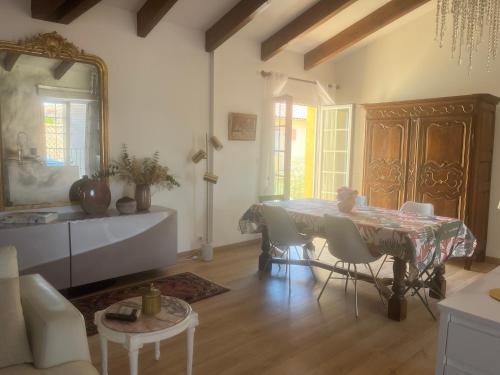 a living room with a table and a mirror at Casa Sultana in Propriano