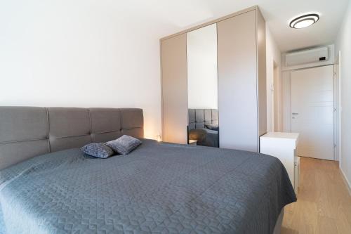 Apartment Cosmopolitan by Belmont Realty
