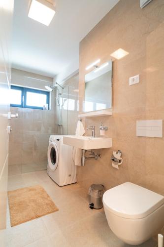 Apartment Cosmopolitan by Belmont Realty