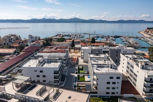 Apartment Cosmopolitan by Belmont Realty