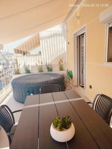 Sozo72 - Jacuzzi, 2BR, metro 3 min, sleeps 6