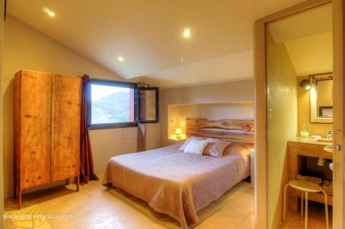 a bedroom with a bed and a window at Couvent d'alando in Alando